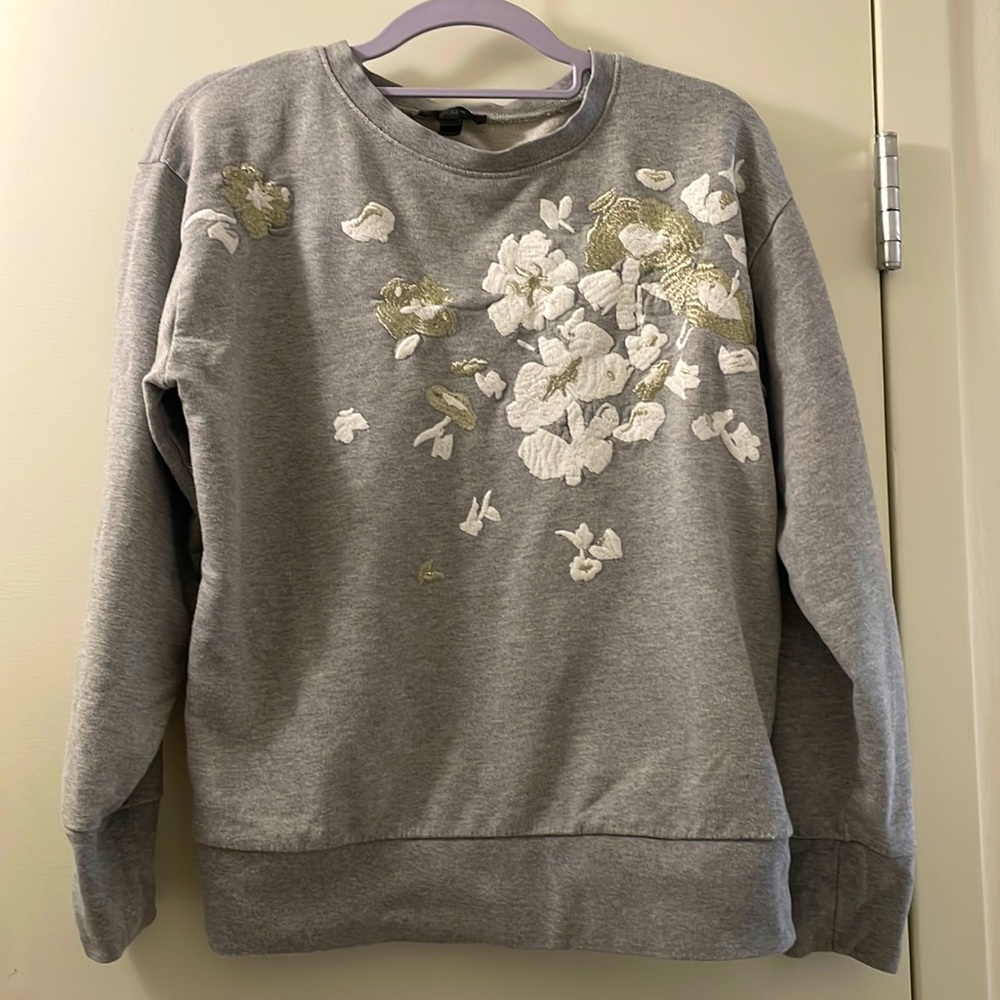 Stylish embroidered sweatshirt. Like new.